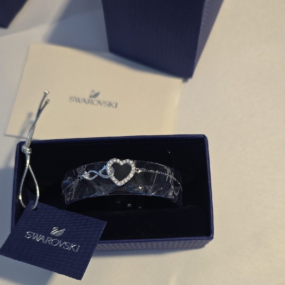 Swarovski Infinity Heart Bracelet - White - Rhodium Plated